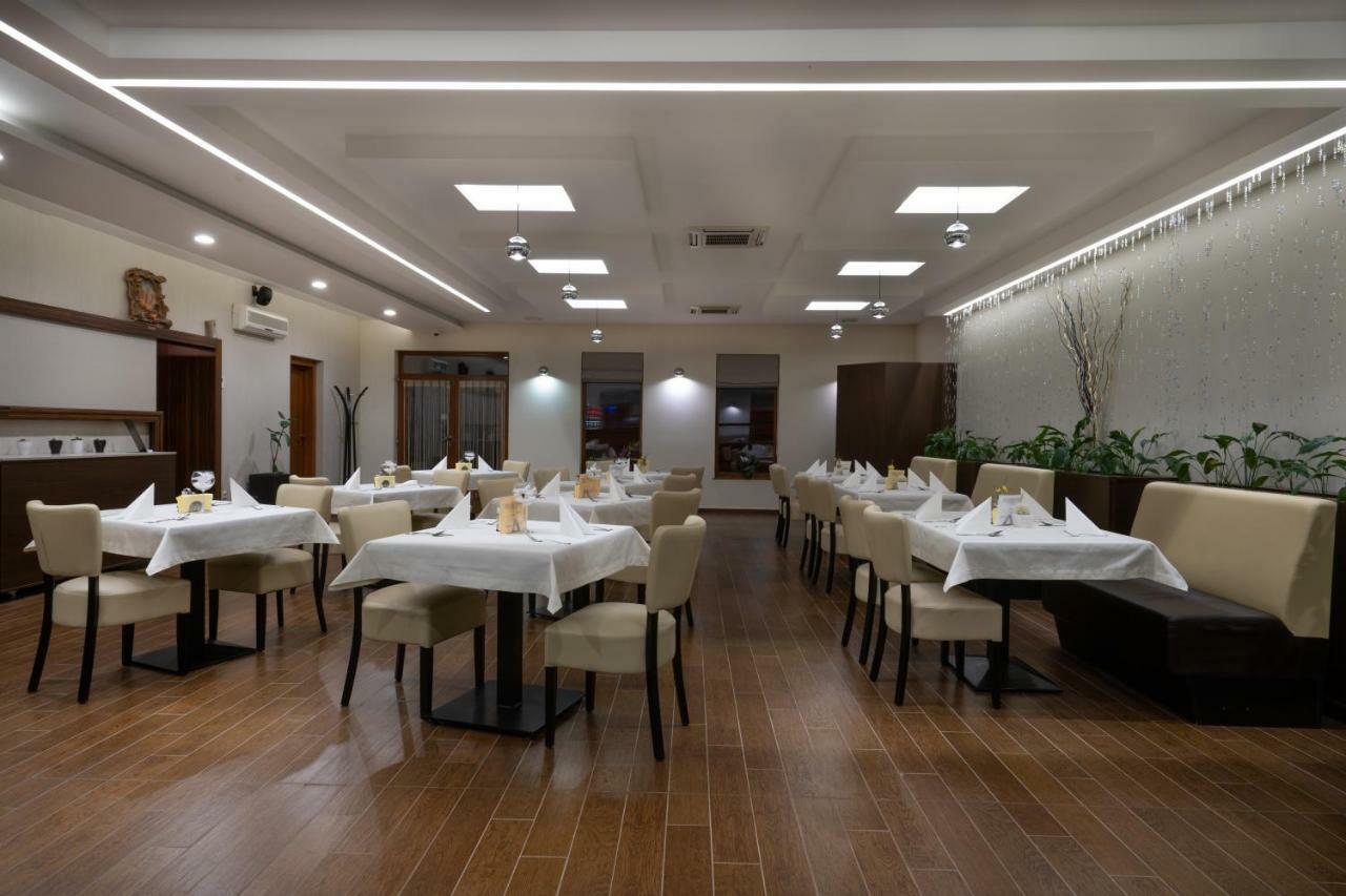 Doresz Wellness Panzio Bed & Breakfast Ujhartyan ภายนอก รูปภาพ