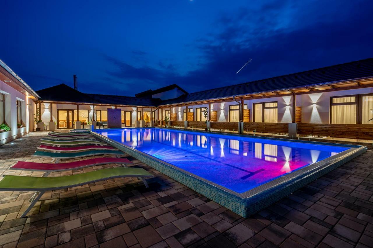 Doresz Wellness Panzio Bed & Breakfast Ujhartyan ภายนอก รูปภาพ