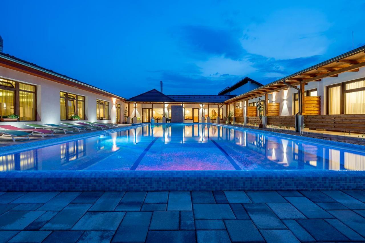Doresz Wellness Panzio Bed & Breakfast Ujhartyan ภายนอก รูปภาพ