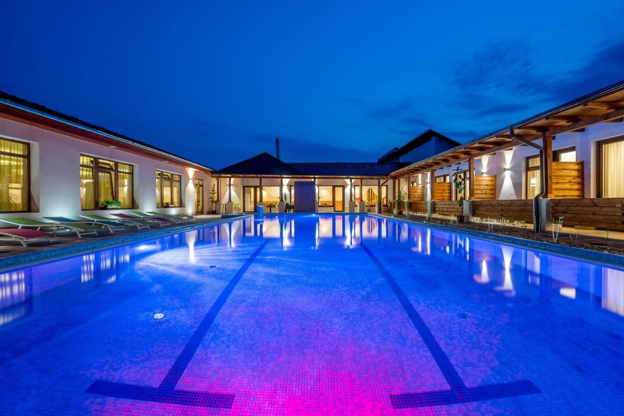Doresz Wellness Panzio Bed & Breakfast Ujhartyan ภายนอก รูปภาพ